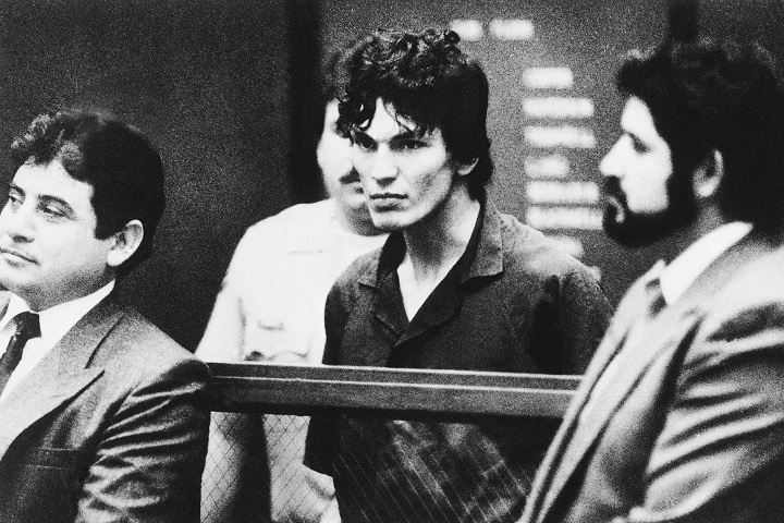 Richard Ramirez with lawyers in October 1985. (AP Photo)