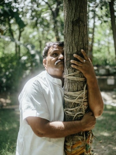 Shyam Sundar Paliwal holding the tree.