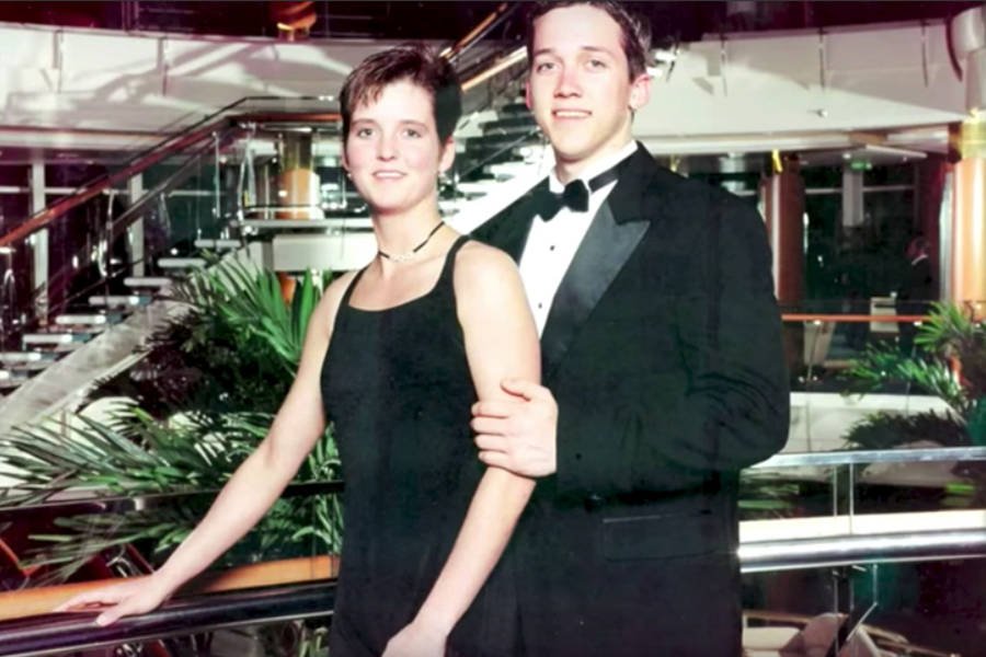 Amy Lynn and her brother Brad before her disappearance