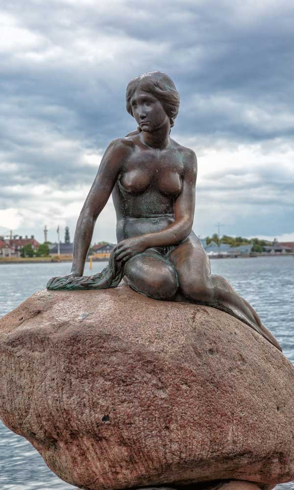 Little mermaid statue 