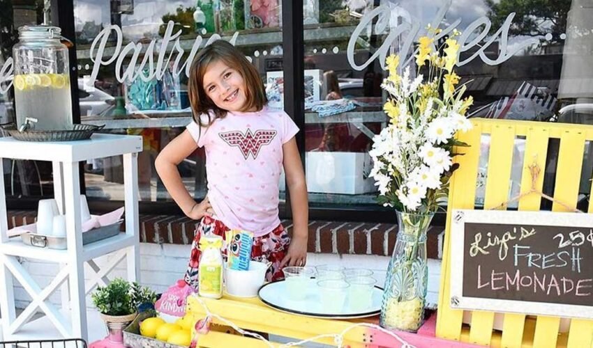 Liza Scott sells lemonade to fund for her brain surgeries