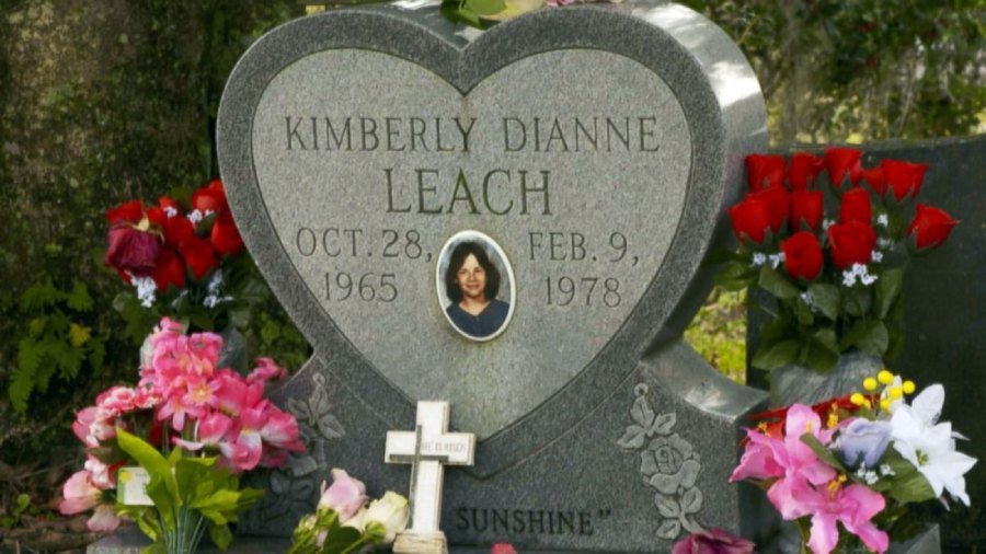 Tombstone of Kimberly Leach 